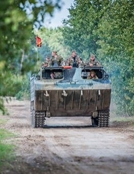 Jazda Gąsienicową Haubicą Samobieżną 2s1 Goździk