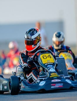 kawalerski na torze kartingowym