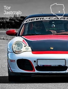 Porsche podczas jazdy na torze