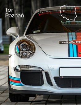 Sportowa sylwetka Porsche 911 mknącego po torze