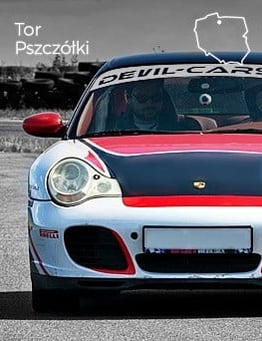 Porsche podczas jazdy na torze