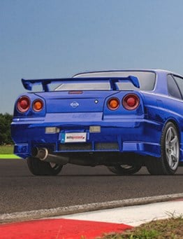 niebieski Nissan widok na tył