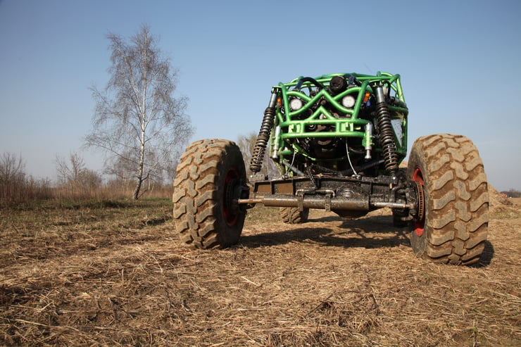 zielone buggy na torze