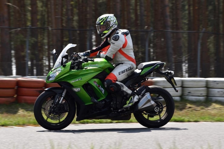 Motocykl z boku
