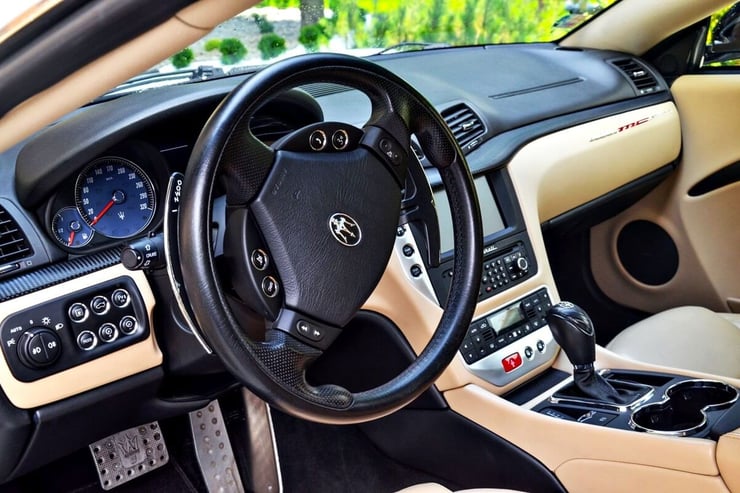 wnętrze maserati granturismo