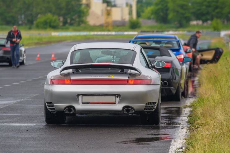 Widok na tył porsche 911 carrera
