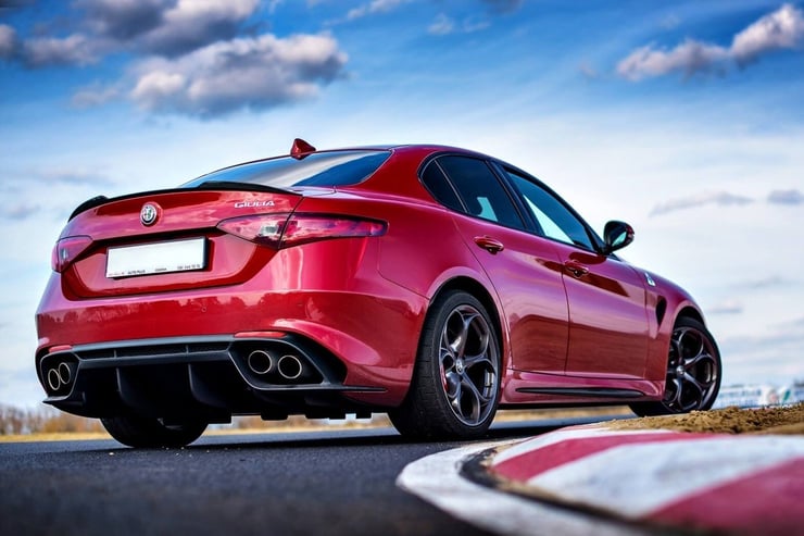 Alfa Romeo Giulia Quadrifoglio widok tyłem
