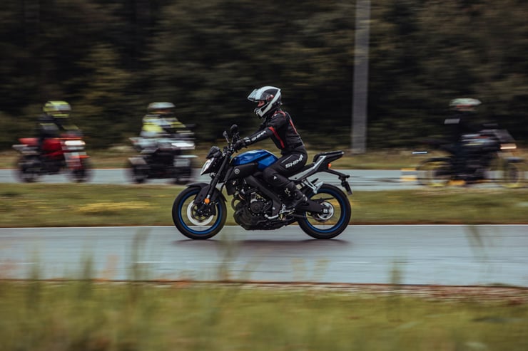przejazd na motocyklu