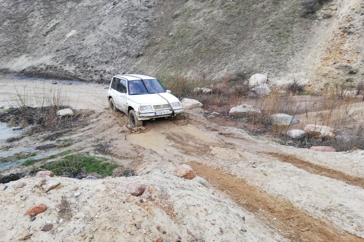 off road na podmokłym terenie