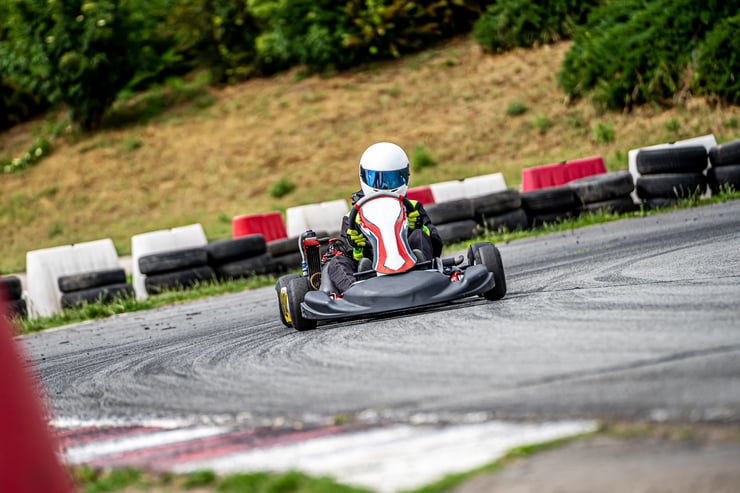jazda gokartem na torze