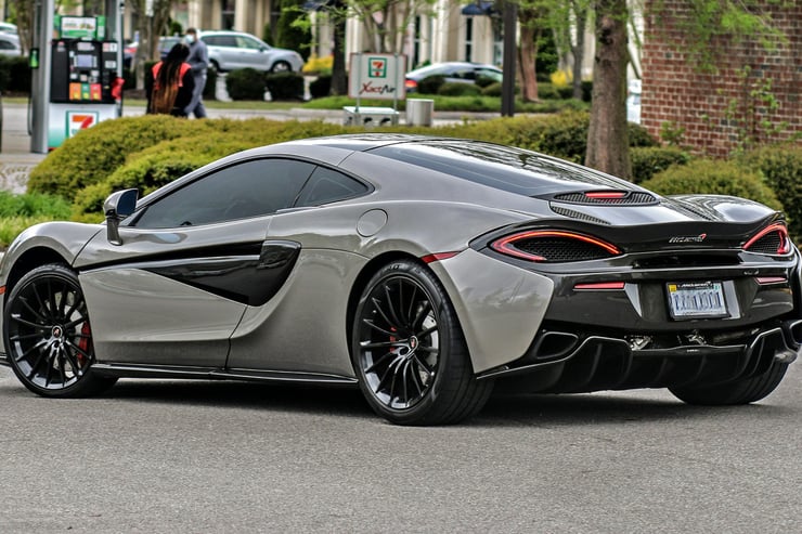 biały mclaren spider