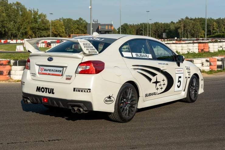 tył samochodu subaru