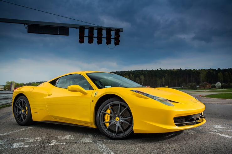 żółte ferrari