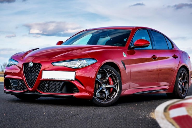 Alfa Romeo Giulia Quadrifoglio widok przodem