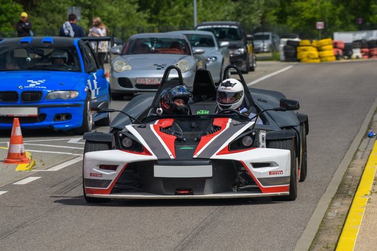 jazda ktm x-bow na torze