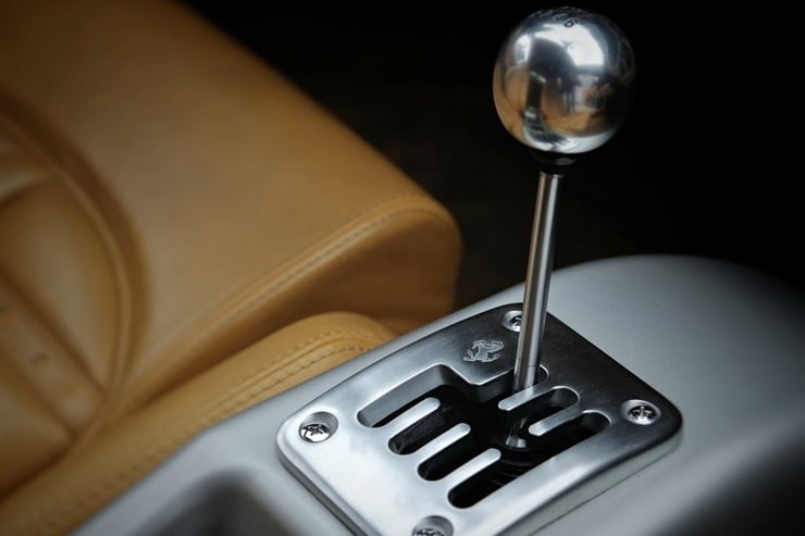 czerwone ferrari 360 modena widok z przodu