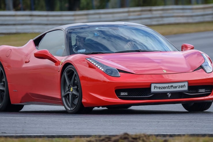 Czerwone Ferrari