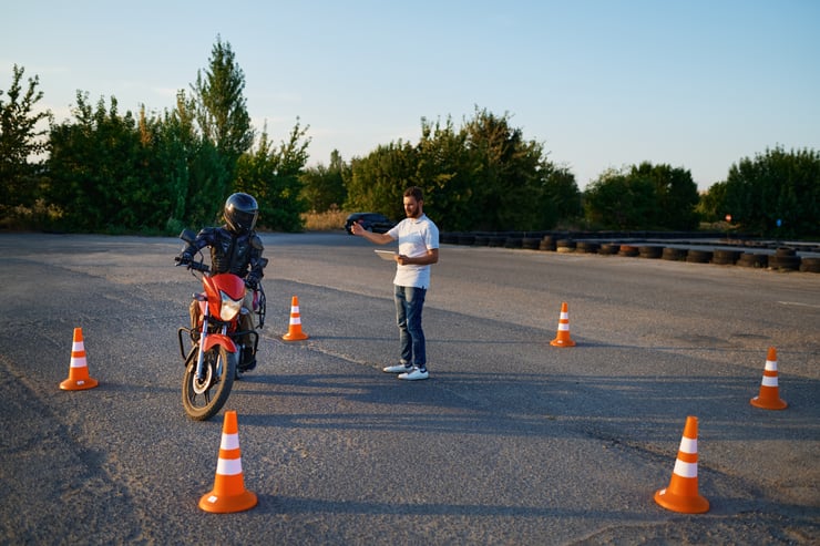 szkolenie jazdy motocyklem na torze