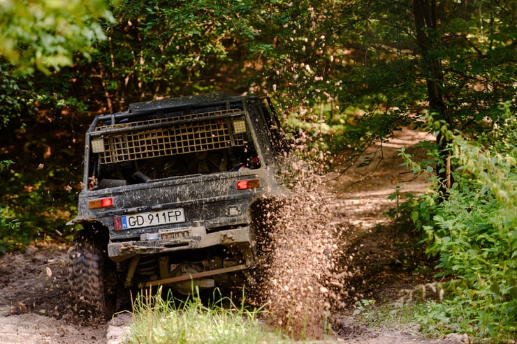 terenówka w błocie