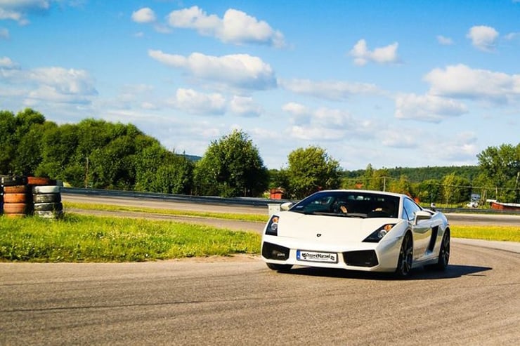 KTM X-BOW podczas jazdy na torze