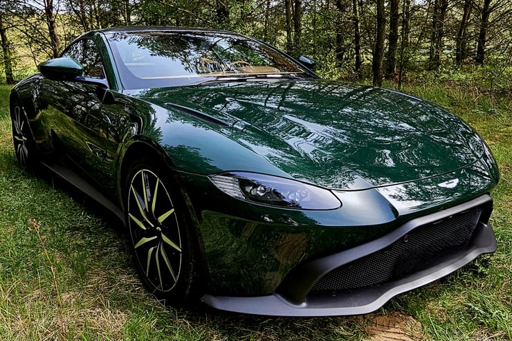 luksusowy aston martin vantage